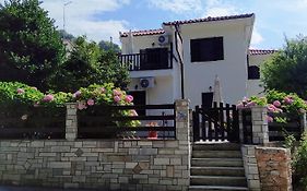 Chara Studios & Apartments